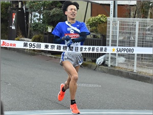 箱根駅伝 東海大のユニフォームの色が話題に 前の水色が良かったと嘆く人が続出 R40 Headline